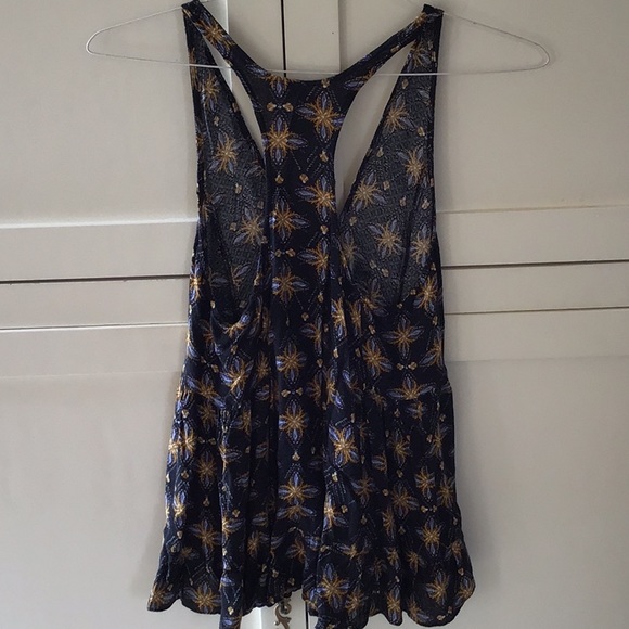 Pattern Razorback Top - Picture 4 of 4